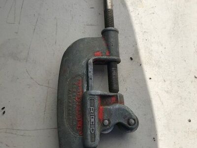 Ridgid pipe cutter ( Missing wheel )