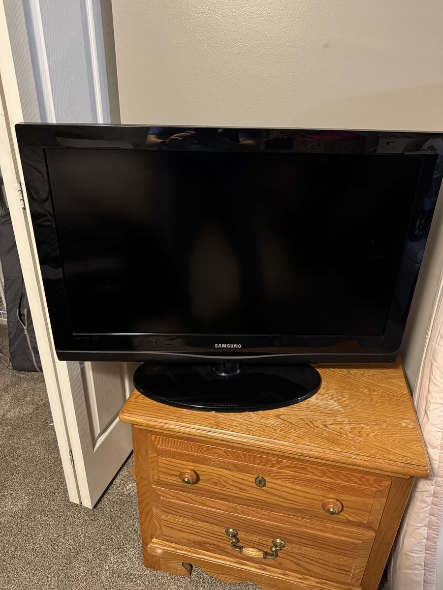 Samsung 32-inch Black LCD TV
