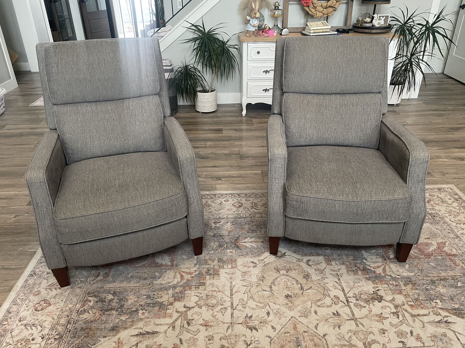 Reclining accent Chairs