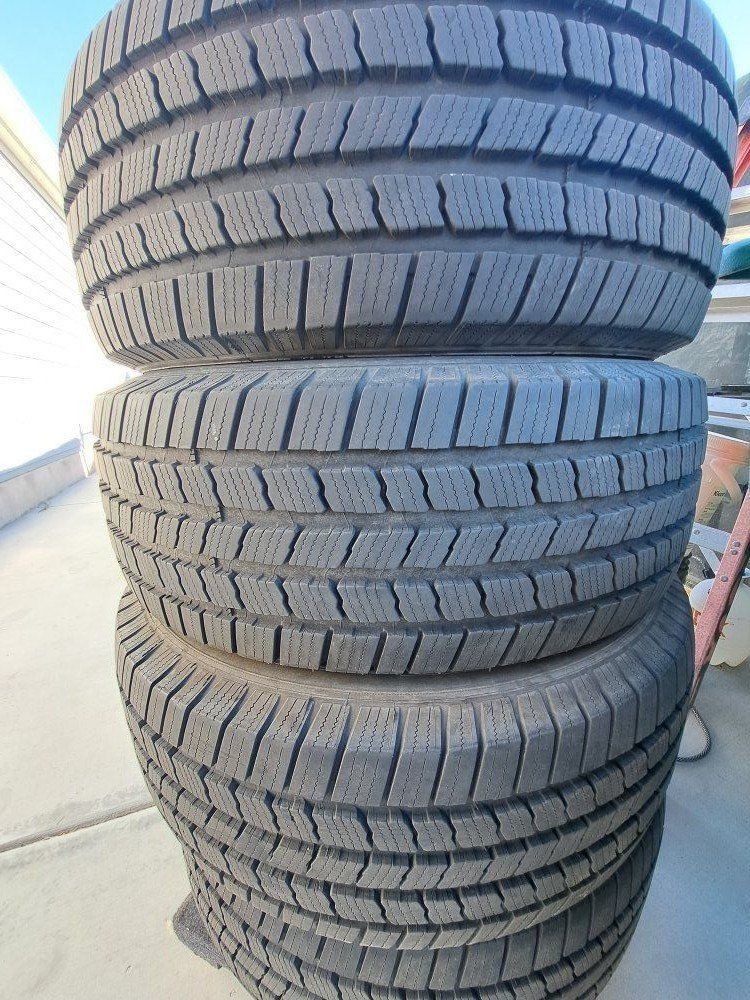 LT 275/65/18. Michelin Defender LTX  take offs