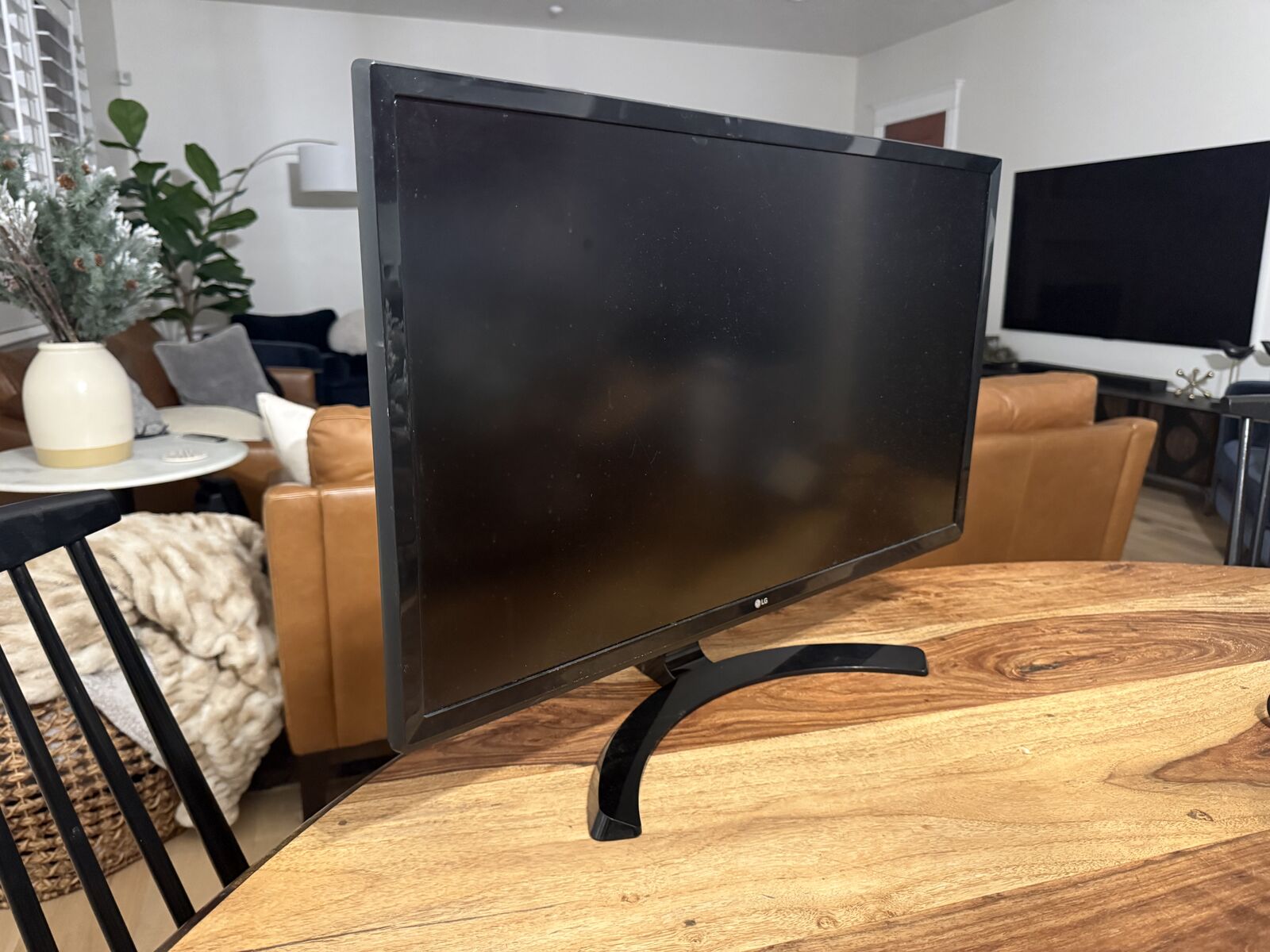 LG 27UD60-B 27 4K Monitor - BROKEN