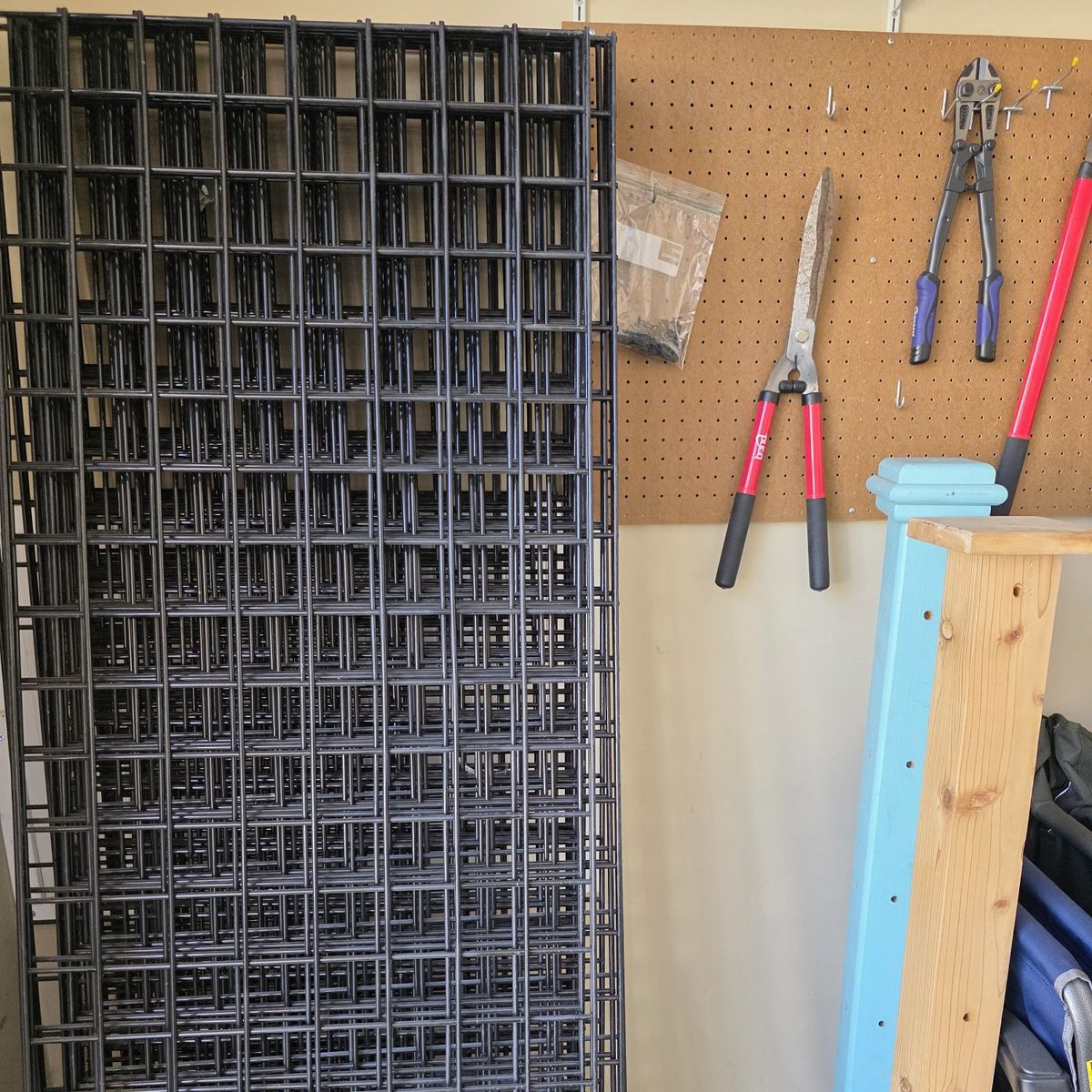 Display walls & stands for markets