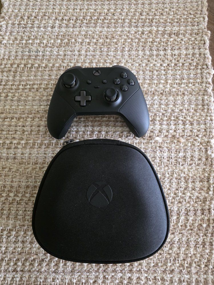 Xbox One Elite Controller Series 2 Black with Carrying Case - Excellent Condition