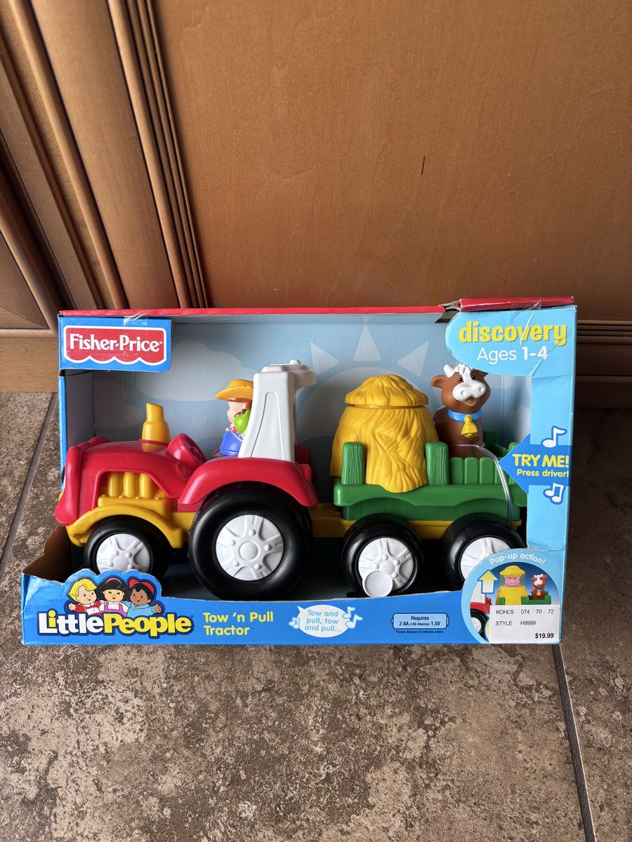 Fisher-Price Little People Tow ‘n Pull Tractor NEW