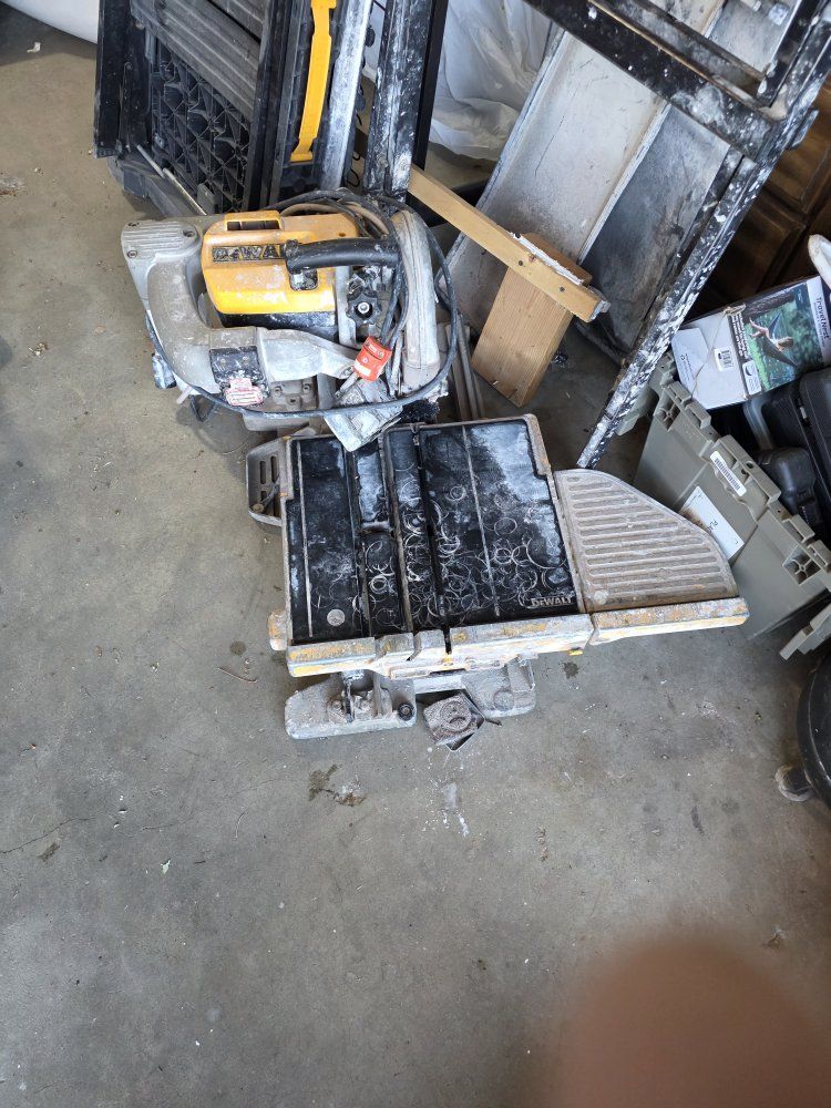 DeWalt D24000 wet tile saw features a 10-inch blade and a sliding tray w/ stand works great $150 OBO
