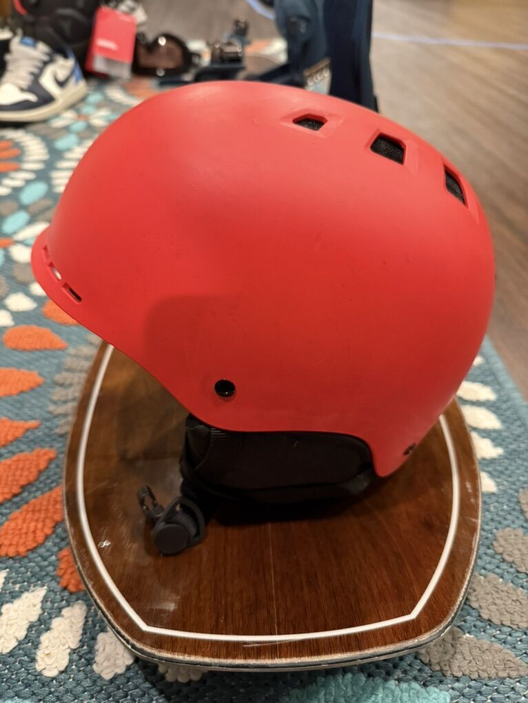 Red SMITH Ski/Snowboard Helmet MD 55-59