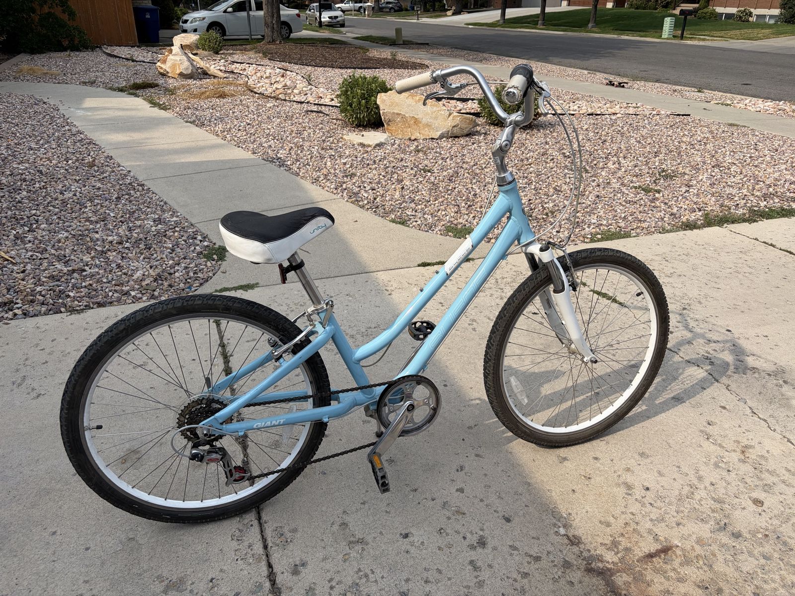 Giant Suede Light Blue Step-Through Comfort Cruiser Bike