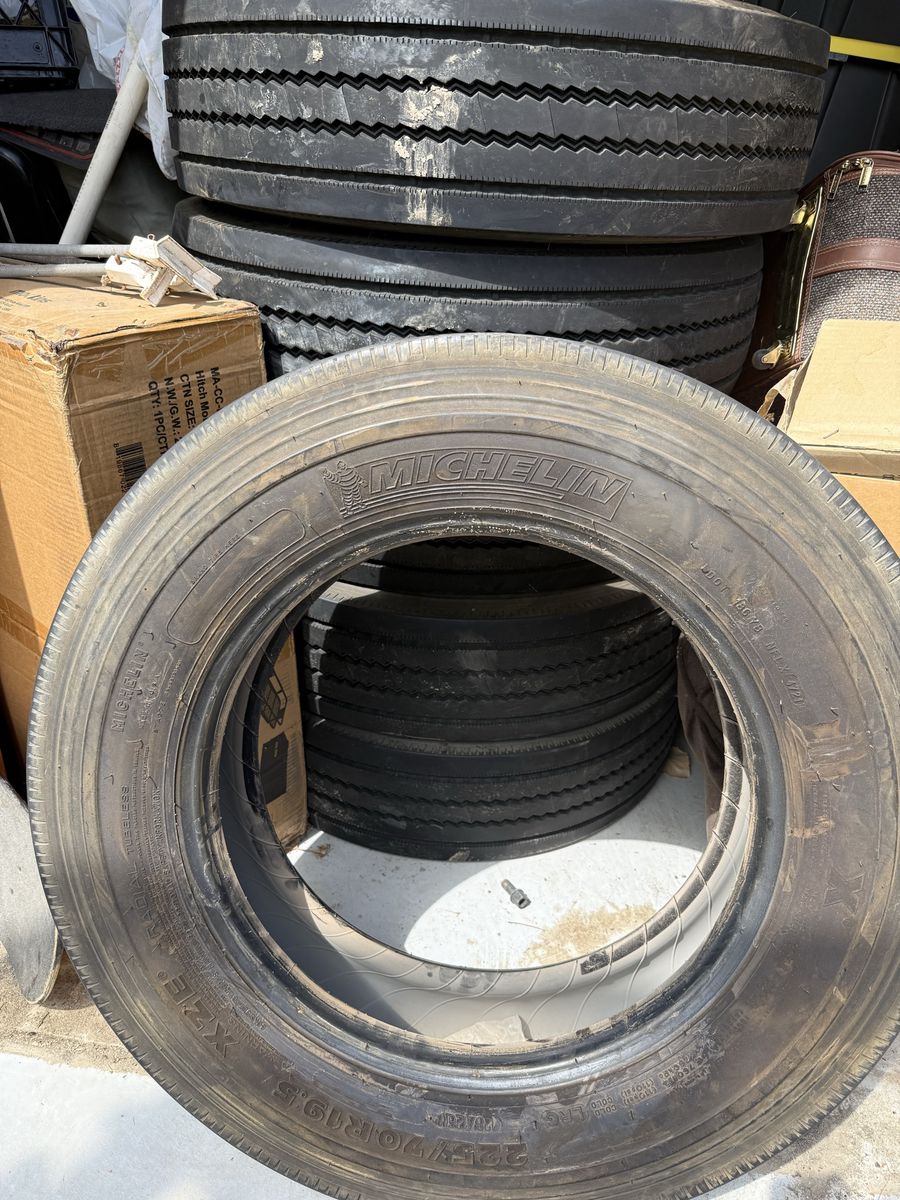 Michelin (6 tires) XZE Radial 225/70R19.5 Truck Tire - Used