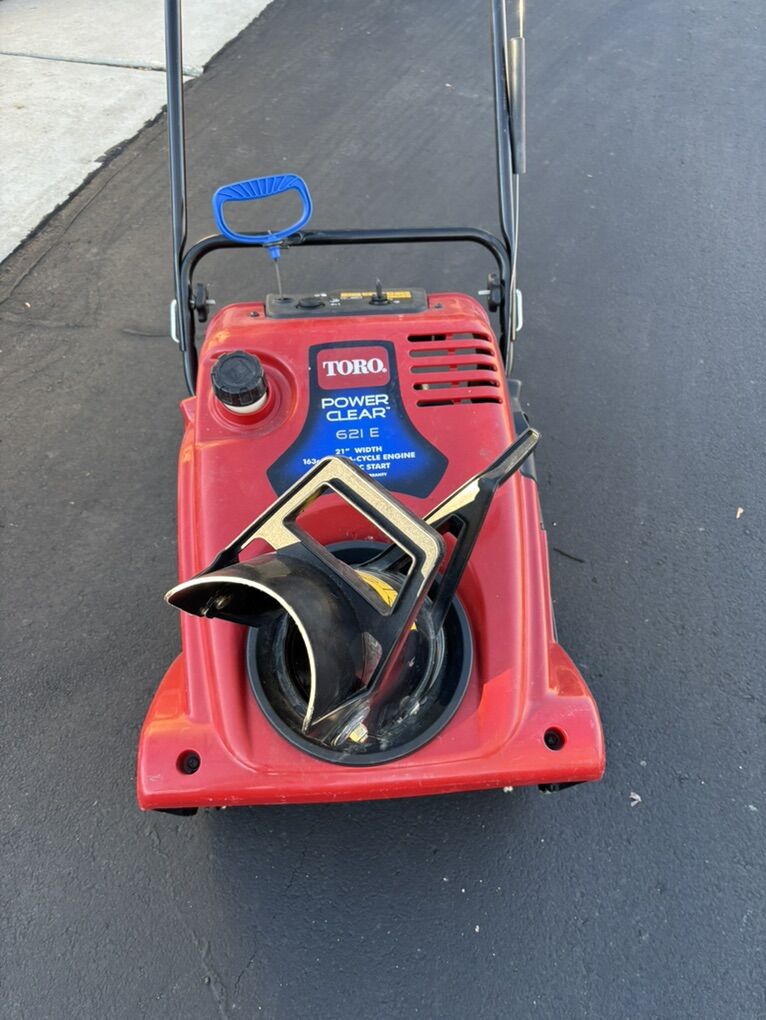 Toro 621 Powerclear Snowblower