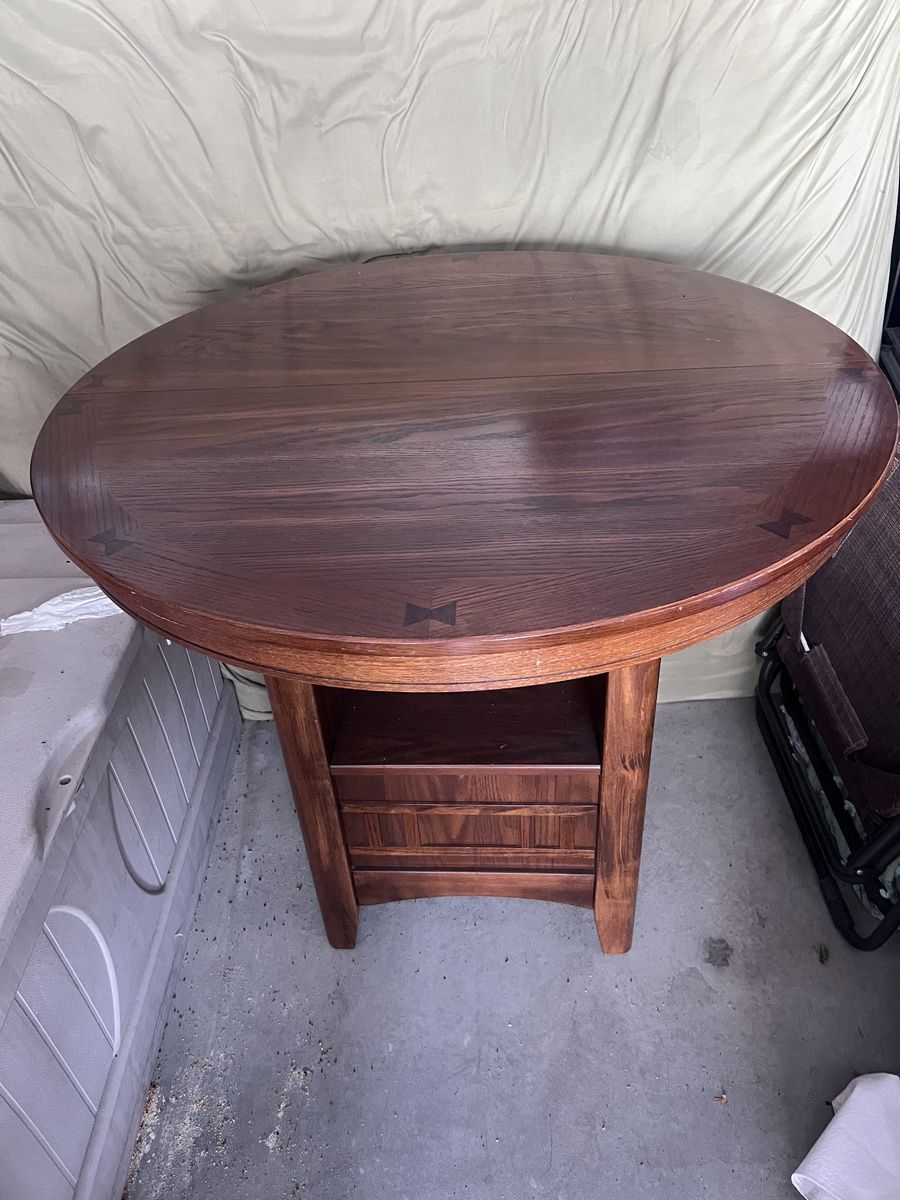 Oak table with 4 matching chairs