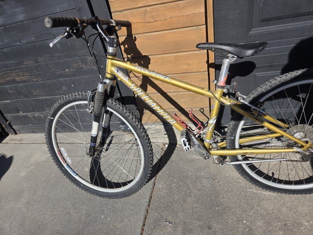 Specialized Rockhopper W/Front Suspension - 26" Tires