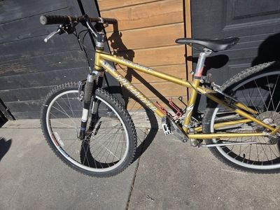 Specialized Rockhopper W/Front Suspension - 26" Tires