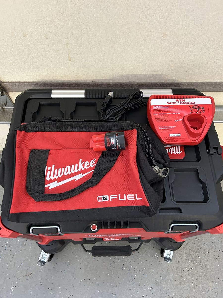 Milwaukee M12 Battery Bag Charger NEW