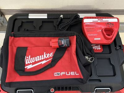 Milwaukee M12 Battery Bag Charger NEW