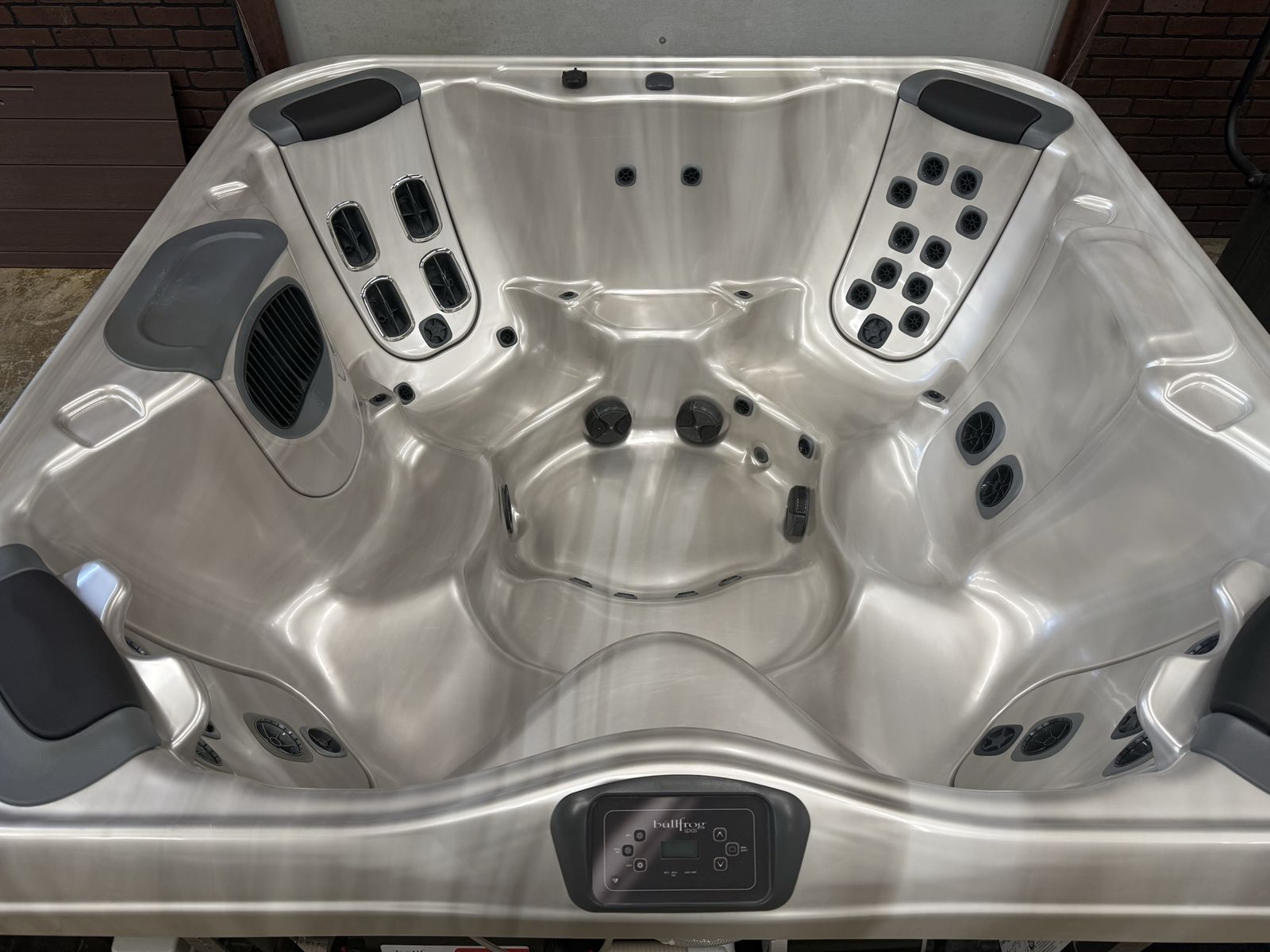 Used Bullfrog, Hot tub