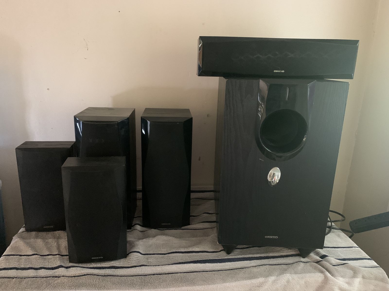 Onkyo SKW-560 Powered Subwoofer and Home Theater Surround Sound Speaker System