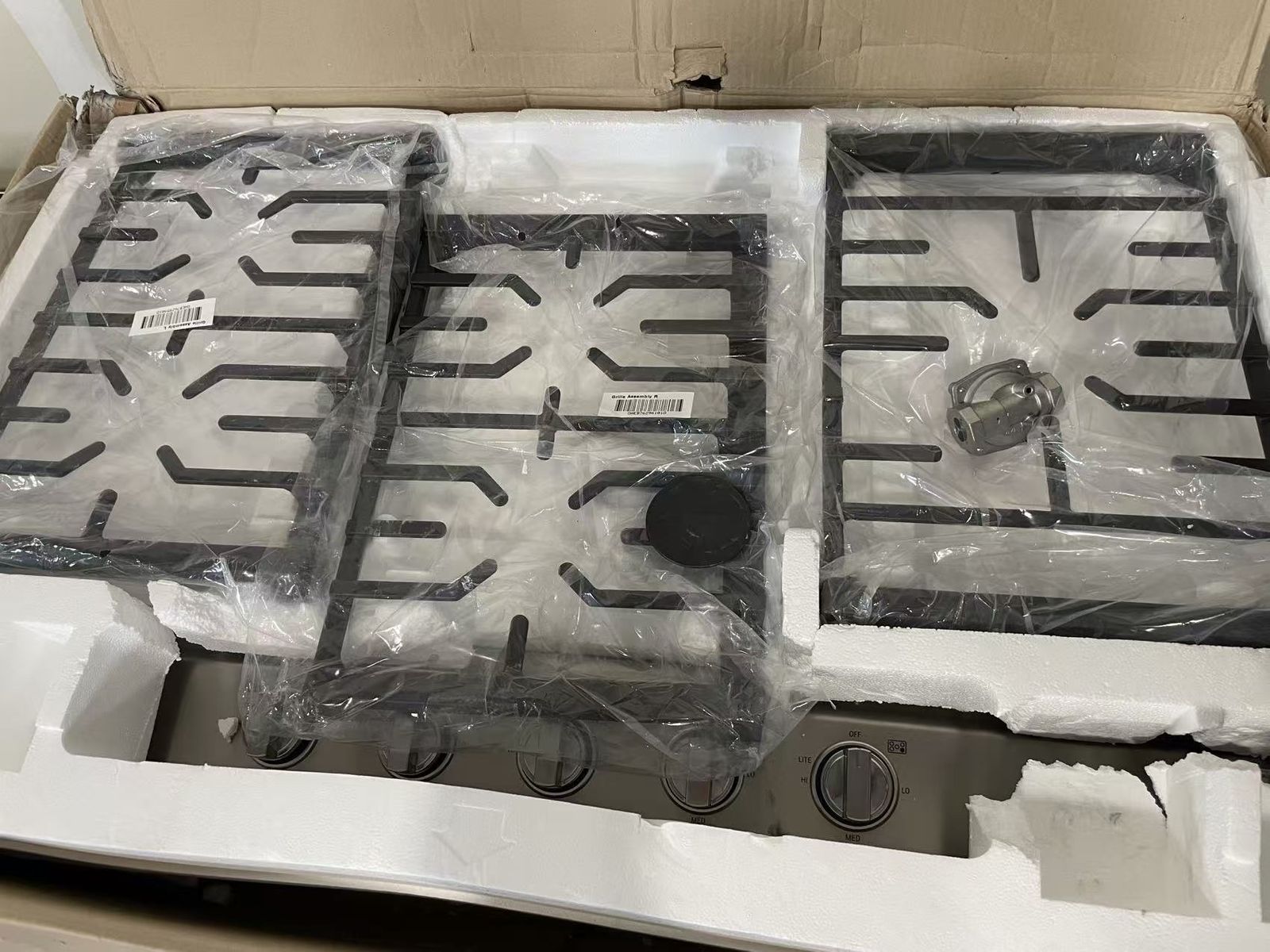 New LG 36in.wide 5 burners Gas Cooktop Stainless