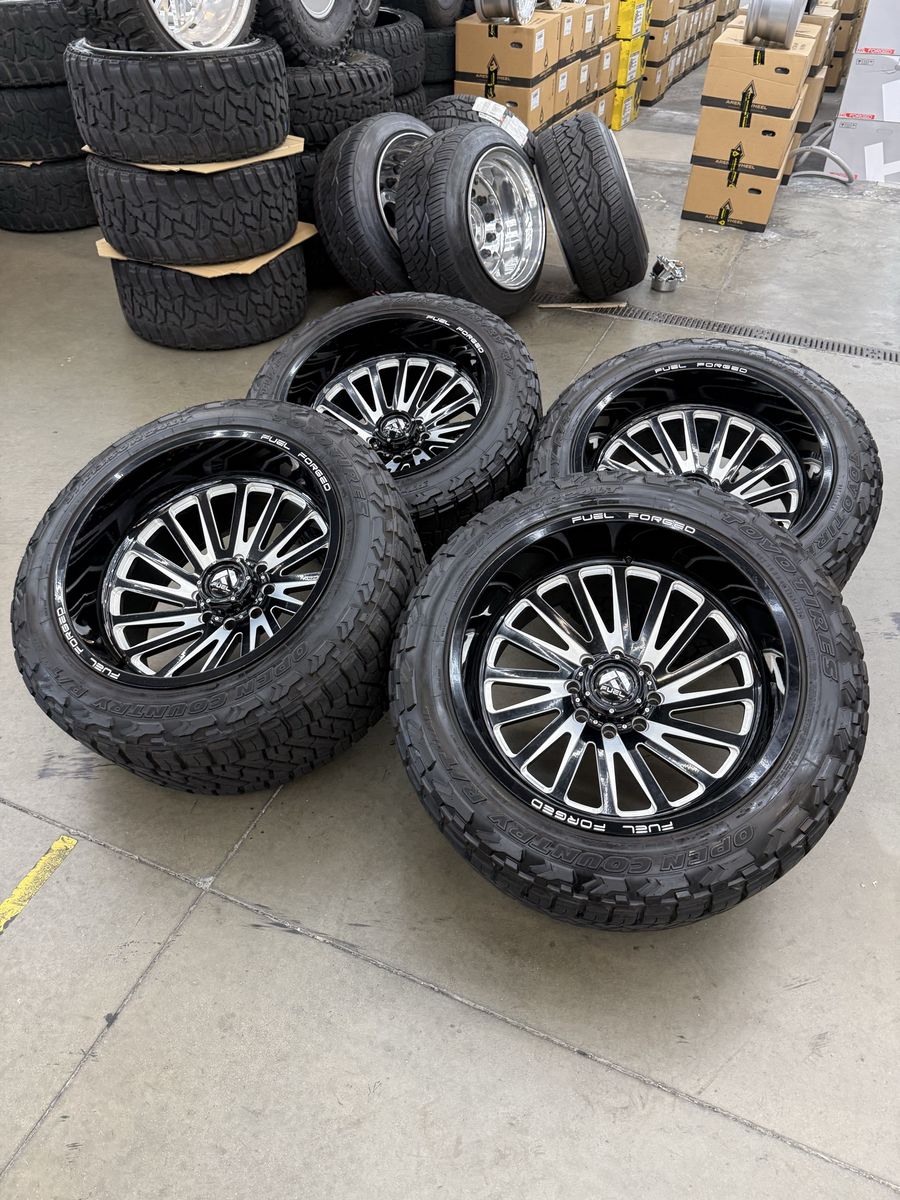 LIKE NEW 24x14 fuel forged wheels/ 37x13.50r24 Toyos