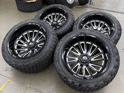 LIKE NEW 24x14 fuel forged wheels/ 37x13.50r24 Toyos