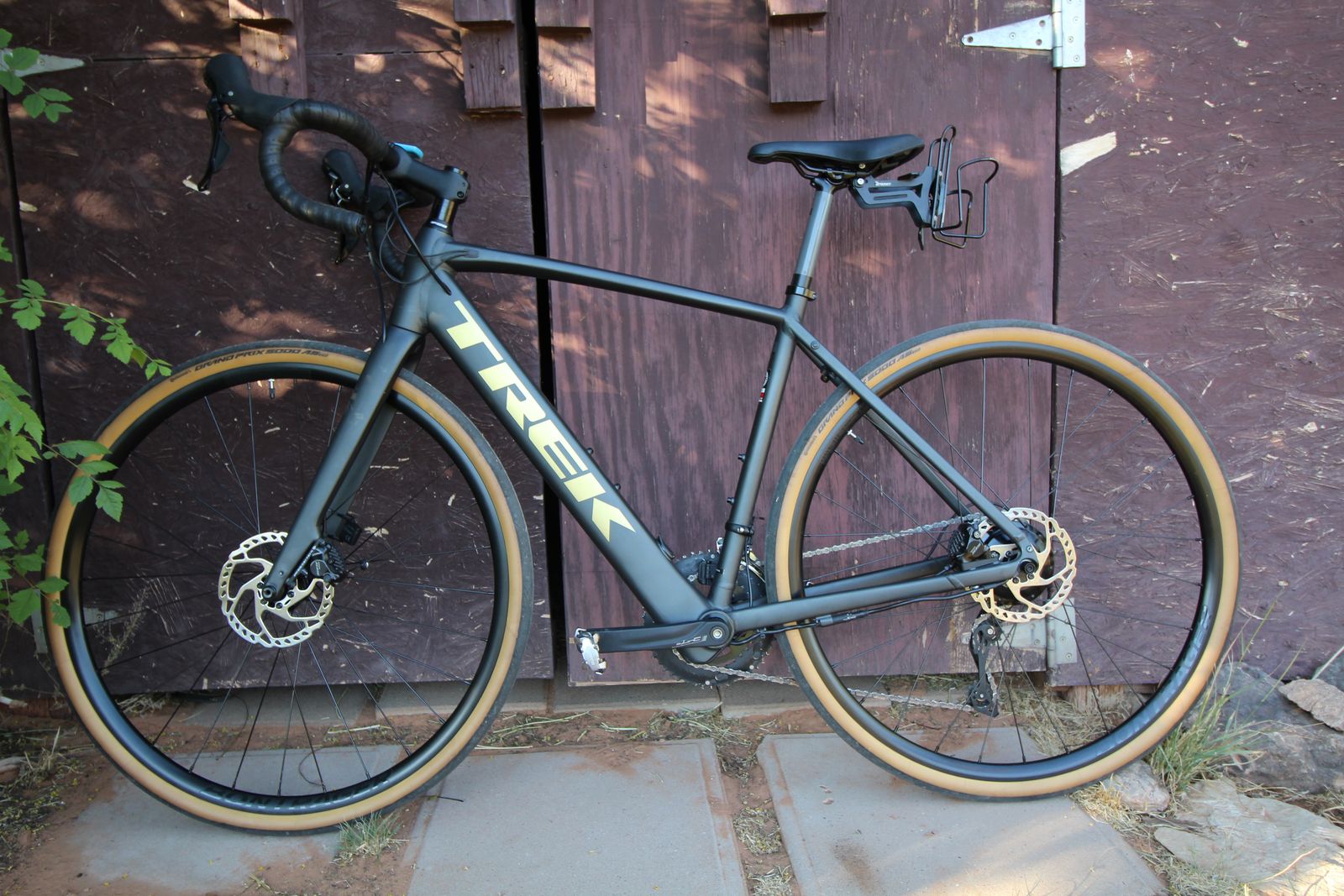 2026 Trek Domane + AL 5 Gen 4 (e-Bike)