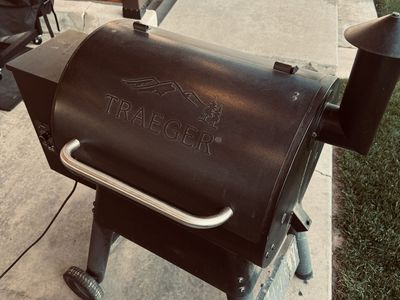 Traeger Pellet Grill Smoker BBQ with Digital Arc Controller & Wheels