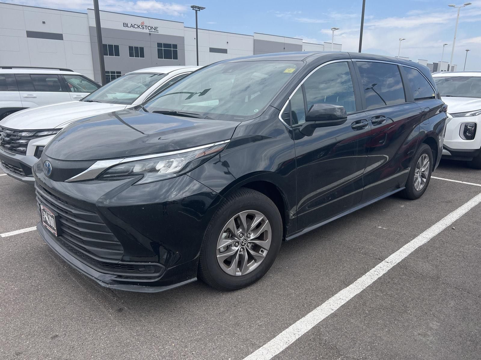 2025 Toyota Sienna LE 8-Passenger