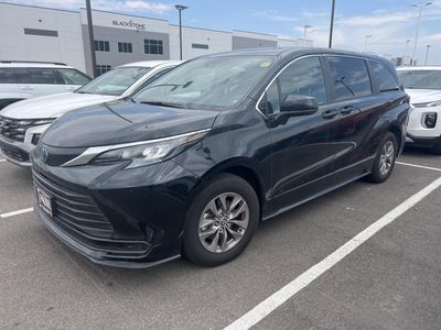 2025 Toyota Sienna LE 8-Passenger