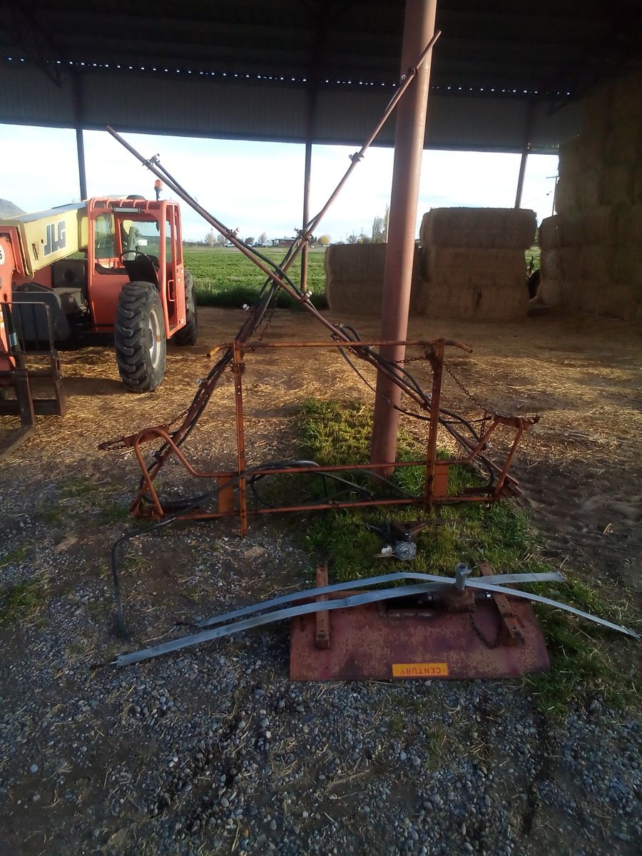 29' sprayer boom, pump, and tank frame