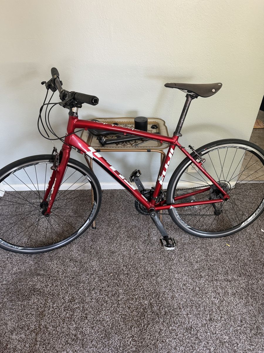 Fuji Absolute 1.4 Bicycle Medium
