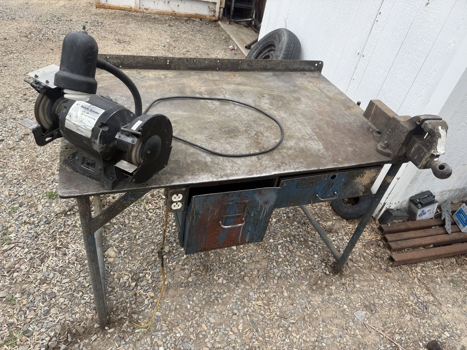 Steel Work Bench with vise and Grinder