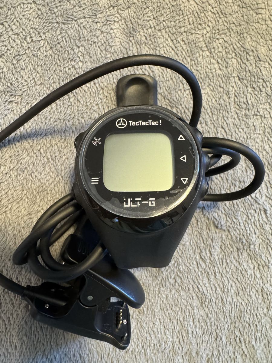 TecTecTec ULT-G Golf GPS Watch with Charging Cable