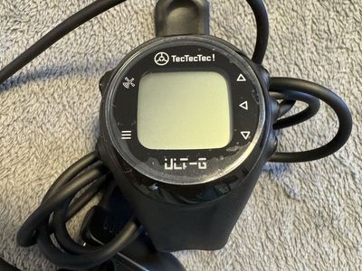 TecTecTec ULT-G Golf GPS Watch with Charging Cable