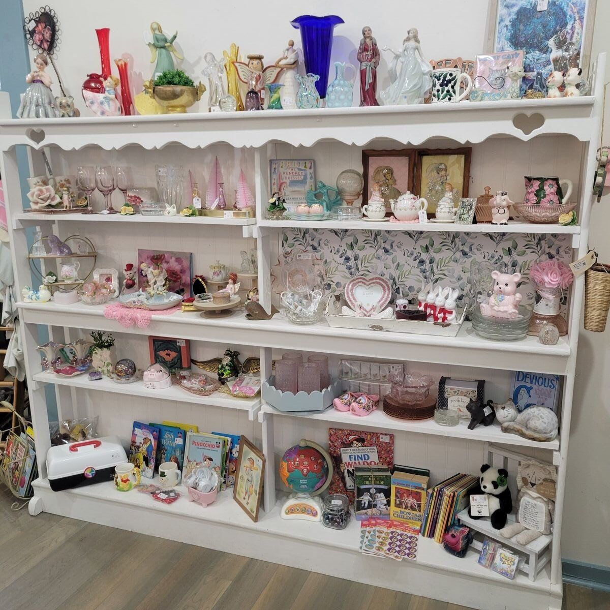 A Booth FULL of Vintage Goodness