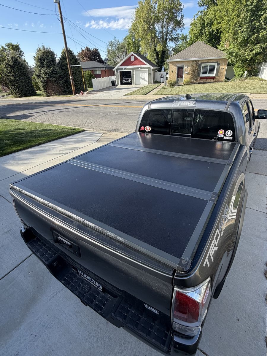Tri-Fold Hard Tonneau Cover – Toyota Tacoma (6ft Bed) – Gen 3