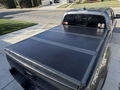Tri-Fold Hard Tonneau Cover – Toyota Tacoma (6ft Bed) – Gen 3