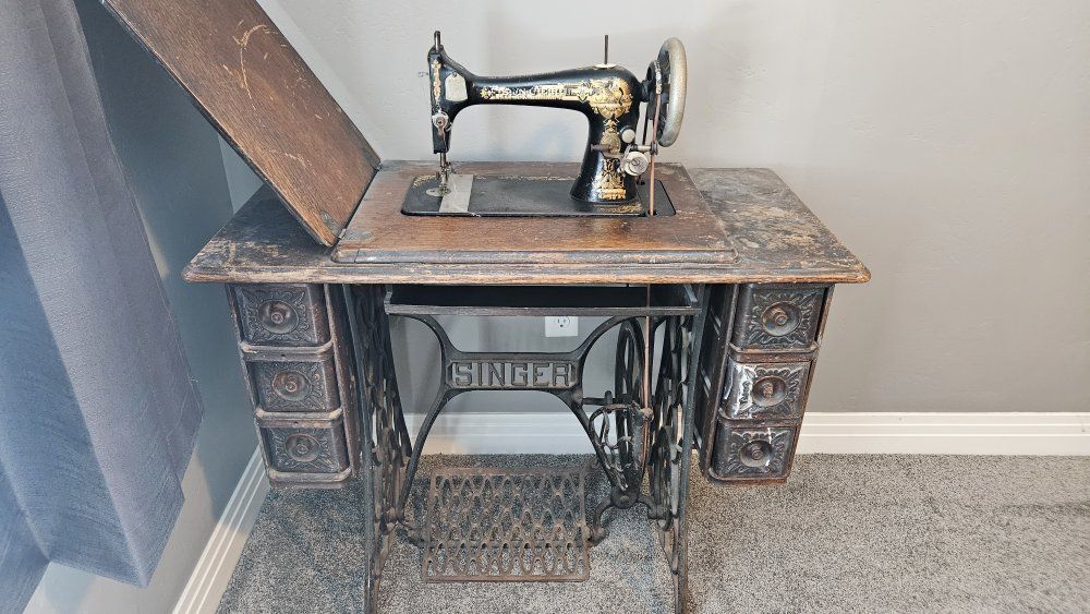 Vintage Singer Treadle Sewing Machine with Cabinet - Antique Cast Iron