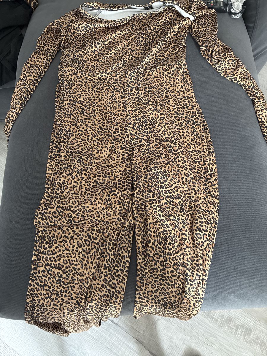 Leopard Print Long Sleeve Jumpsuit Women's Size Small Wide Leg Animal Print One Piece Brand New Medium