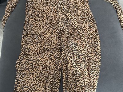 Leopard Print Long Sleeve Jumpsuit Women's Size Small Wide Leg Animal Print One Piece Brand New Medium