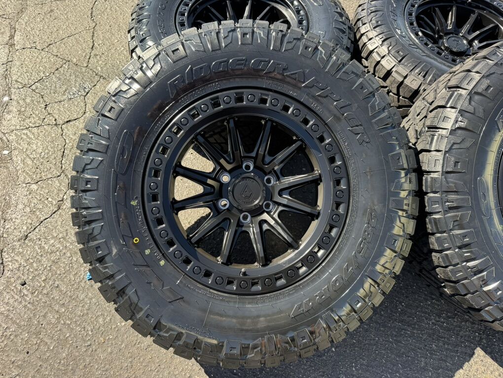 17" Arena Mission 6 Lug 6x135 Ford F150 33" Nitto R/T 285/70R17