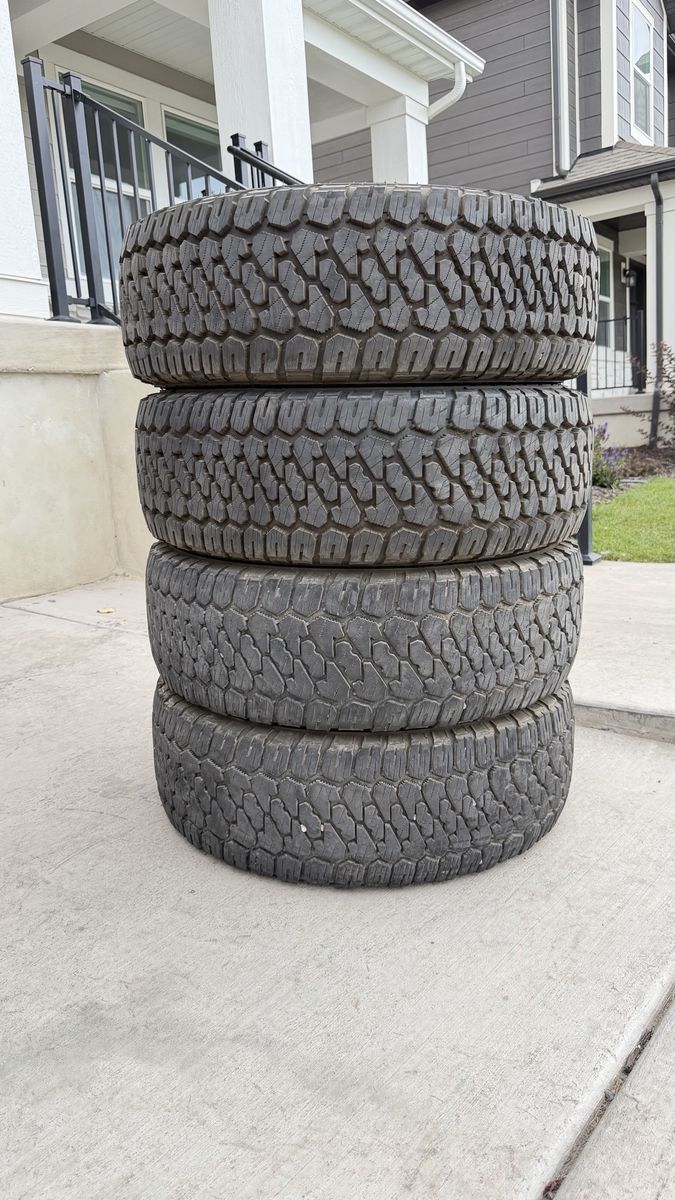 285/70R17 Firestone Destination X/T Load E like new