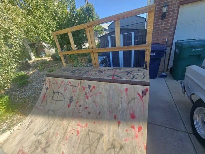 Skate ramp