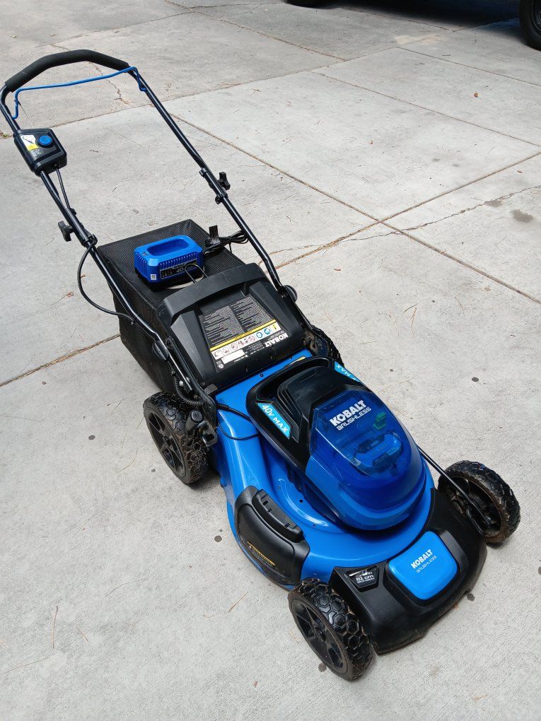Kobalt 40-volt , ( 1 ) 5 Ah 20-in Push Battery Walk Mower Model KM2041B, Bagger Included. Tested. Excellent Conditions!