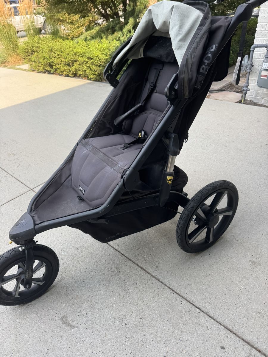 BOB Revolution Flex 3.0 Jogging Stroller - Black/Gray, Used, Great for Active Families