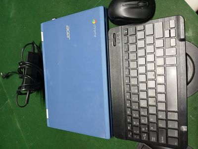 Touch Screen Chrome Book With Wireless Keyboard