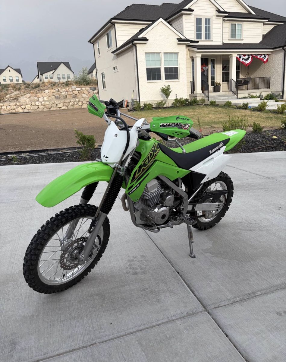 Kawasaki KLX 140R Dirt Bike 