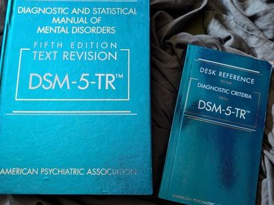 DSM 5 TR with Desk Reference