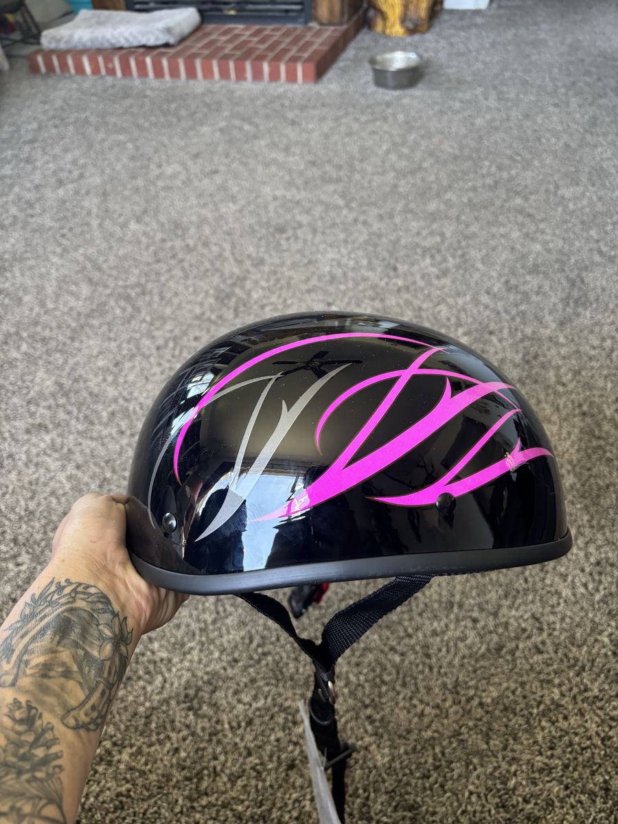 Women’s motorcycle helmet