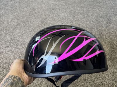 Women’s motorcycle helmet