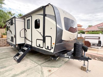 2020 Rockwood Ultra Lite 2304DS – Dual Slides + SoftStart