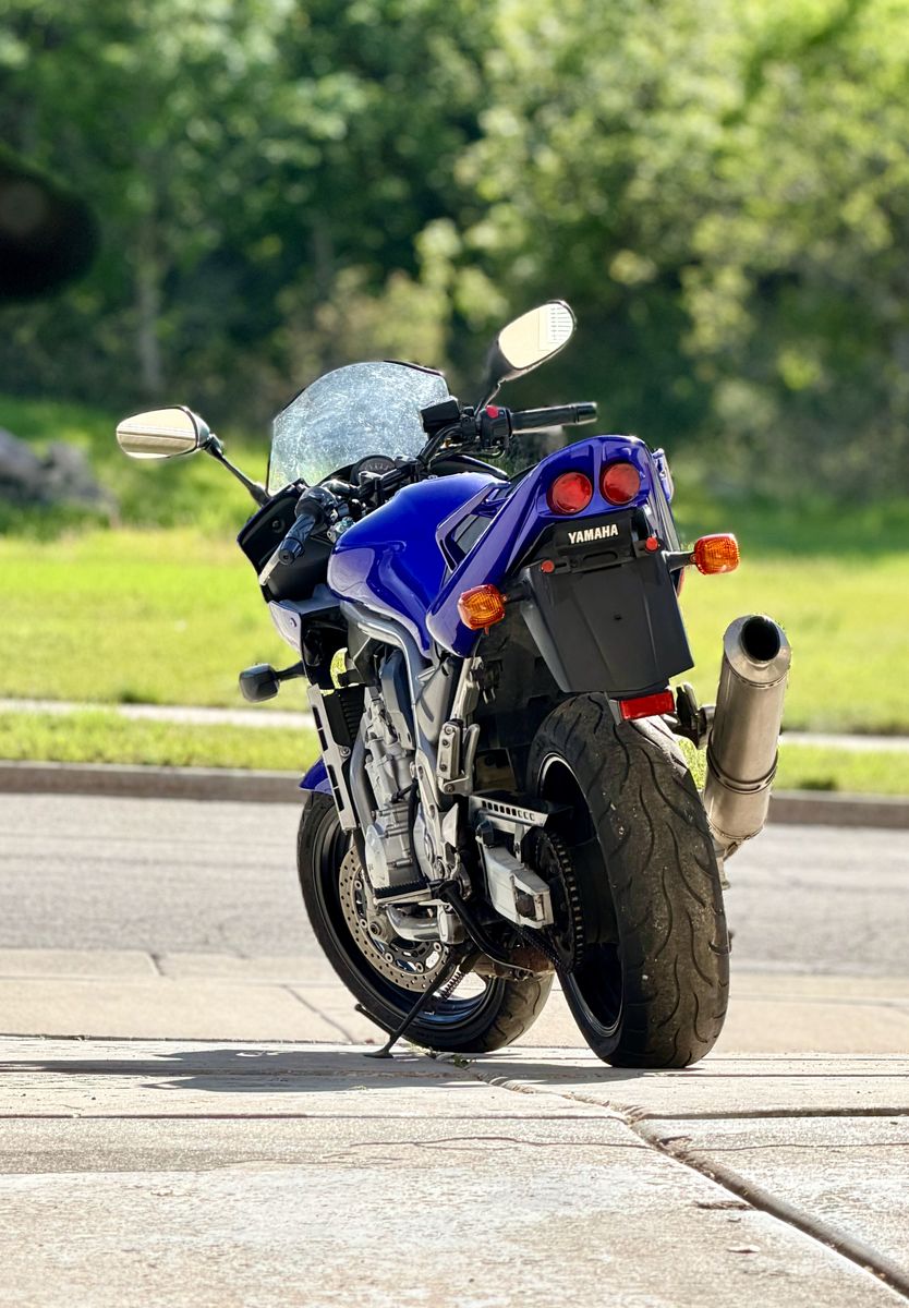 2001 Yamaha FZ1 - 1,000cc Project Bike - $750 Firm